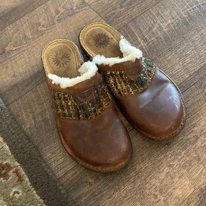 UGG SIZE 9 slippers